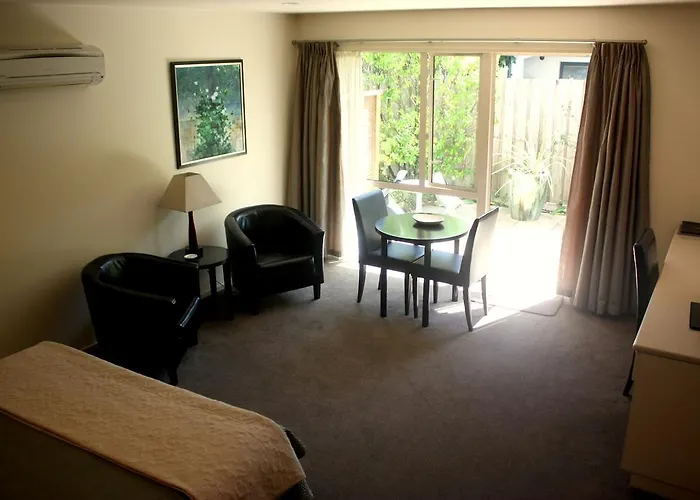 Cedar Grove Motor Lodge