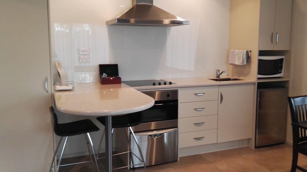 Cedar Grove Motor 5* Nelson
