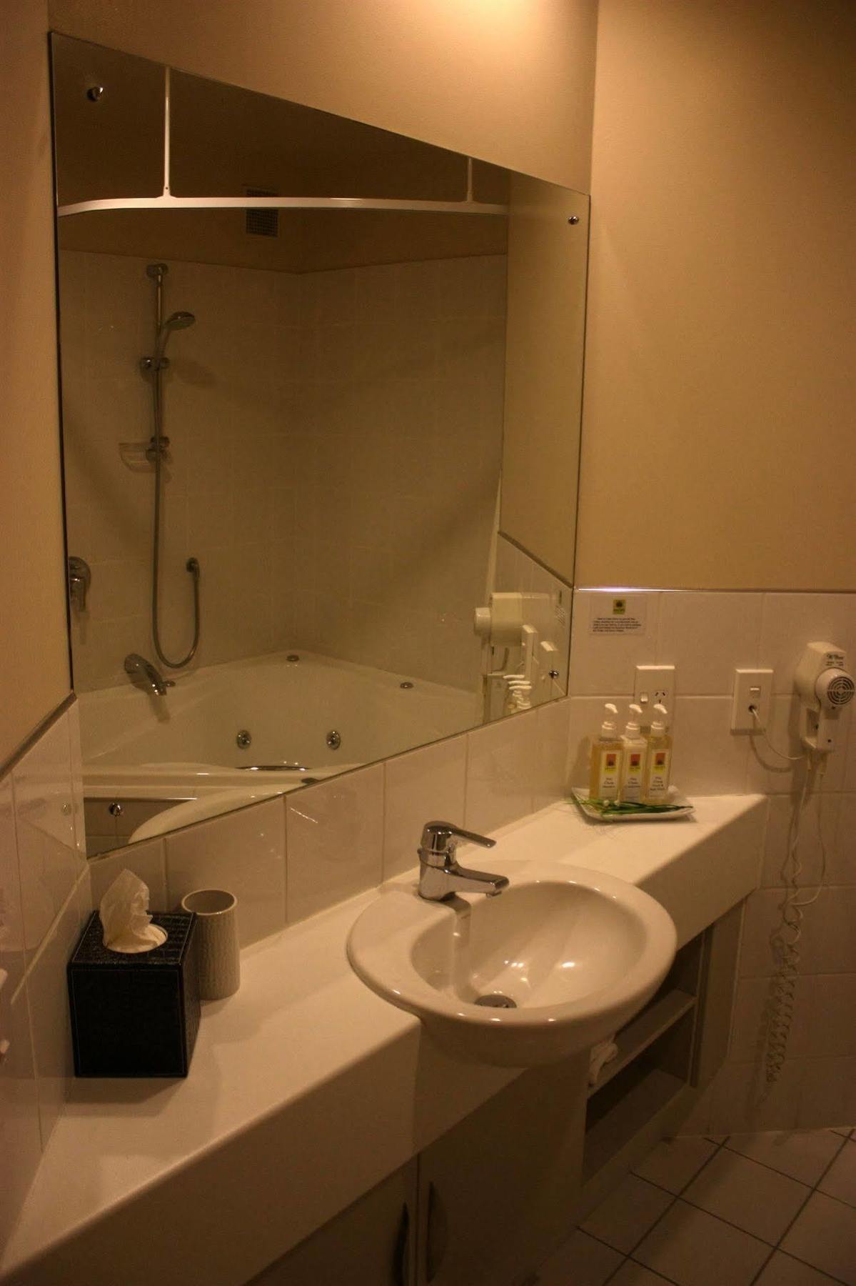 Cedar Grove Motor 5*