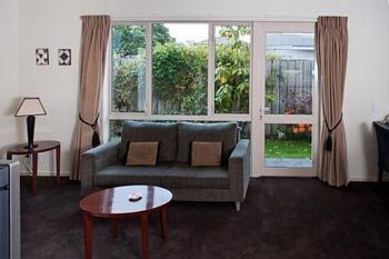 Cedar Grove Motor 5* Nelson